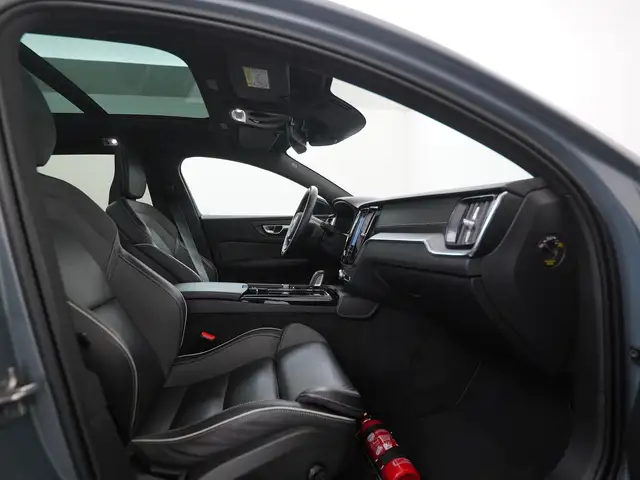 Volvo V60 view 3