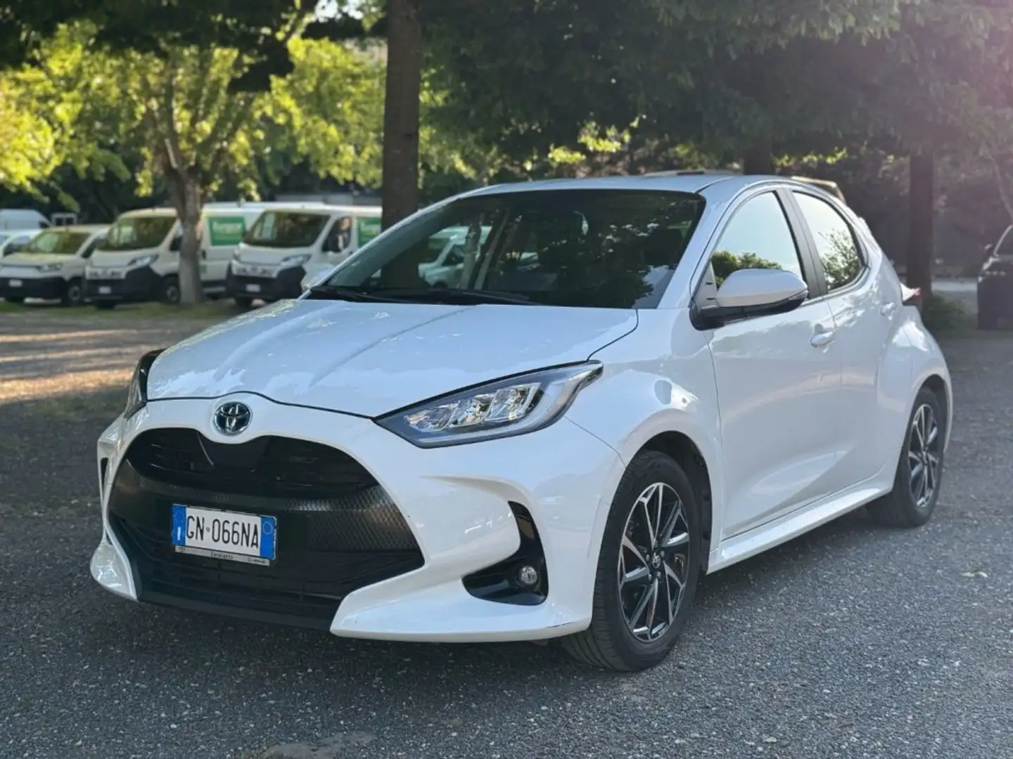 Toyota Yaris 1.5 Hybrid 5 porte Trend  RETROCAMERA Blanc - 1