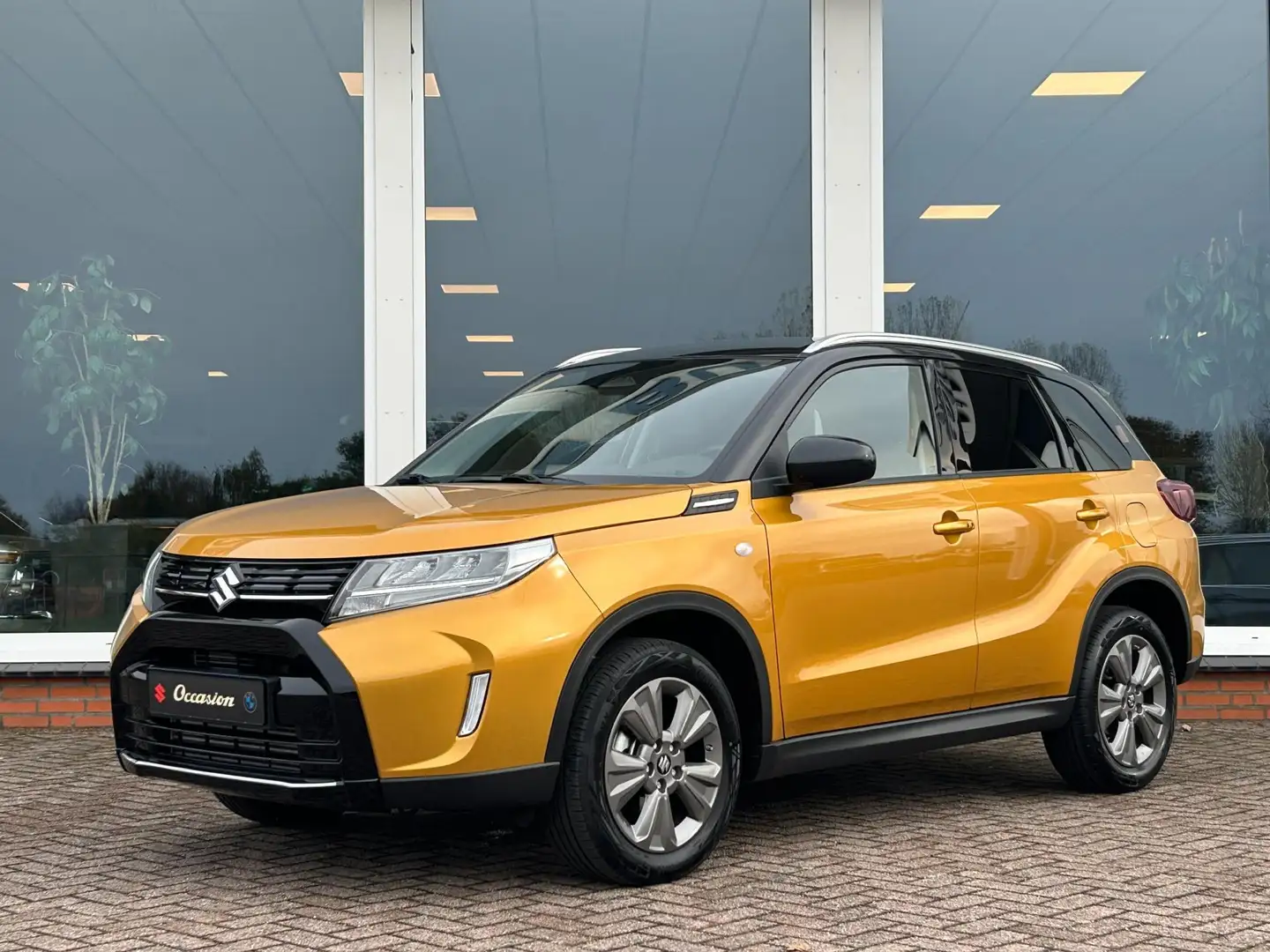 Suzuki Vitara 1.4 Boosterjet Select Smart Hybrid - Navi - Camera Goud - 1