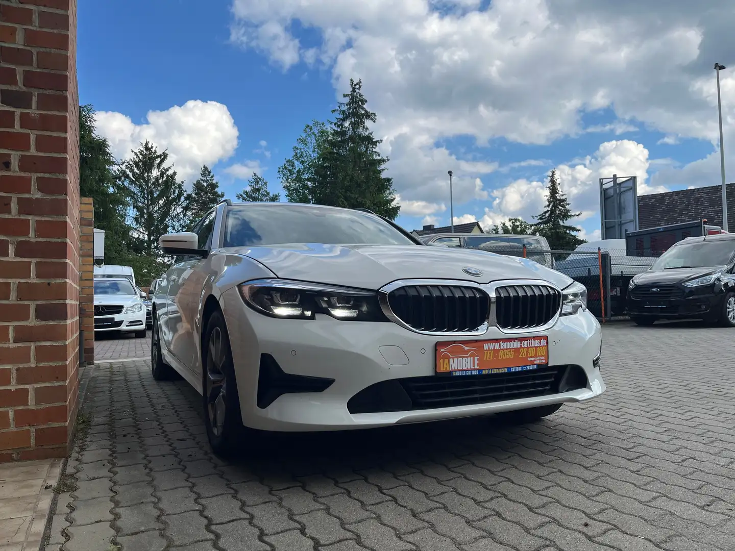 BMW 318 318 i Advantage - AHK - Navi - Automatik !!! Blanco - 1