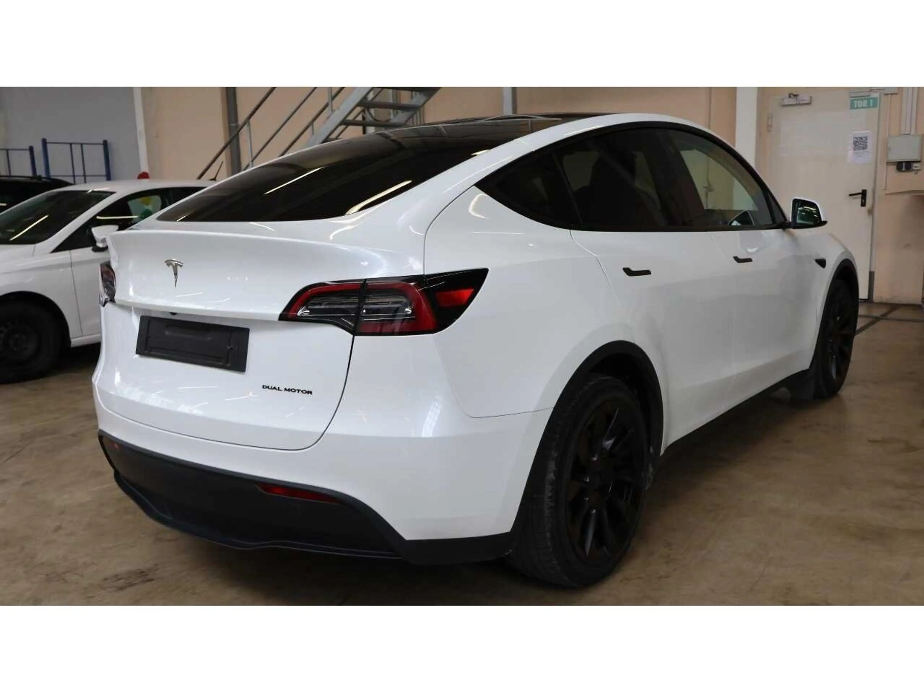 Tesla Model Y Dual Maximale Reichweite Dual AWD Pano — photo 8