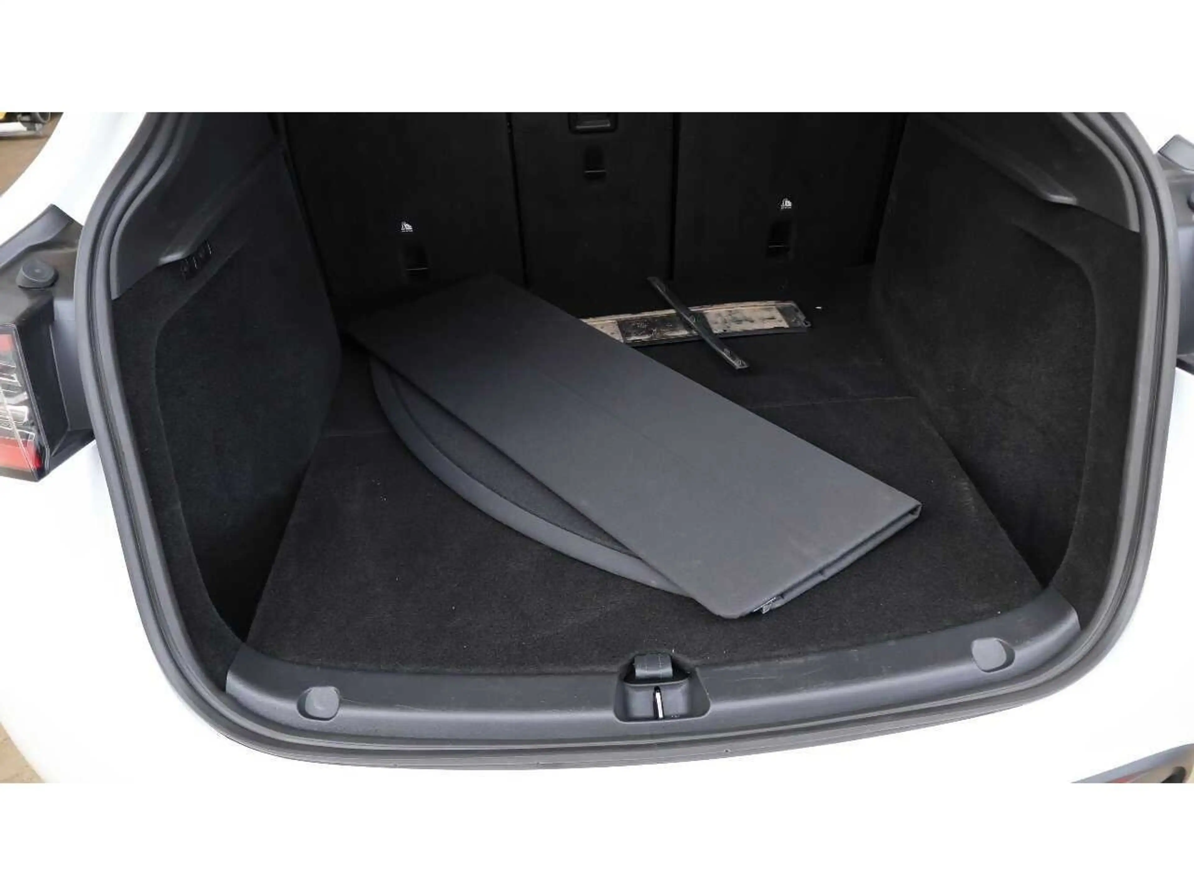 Tesla Model Y Dual Maximale Reichweite Dual AWD Pano — photo 13