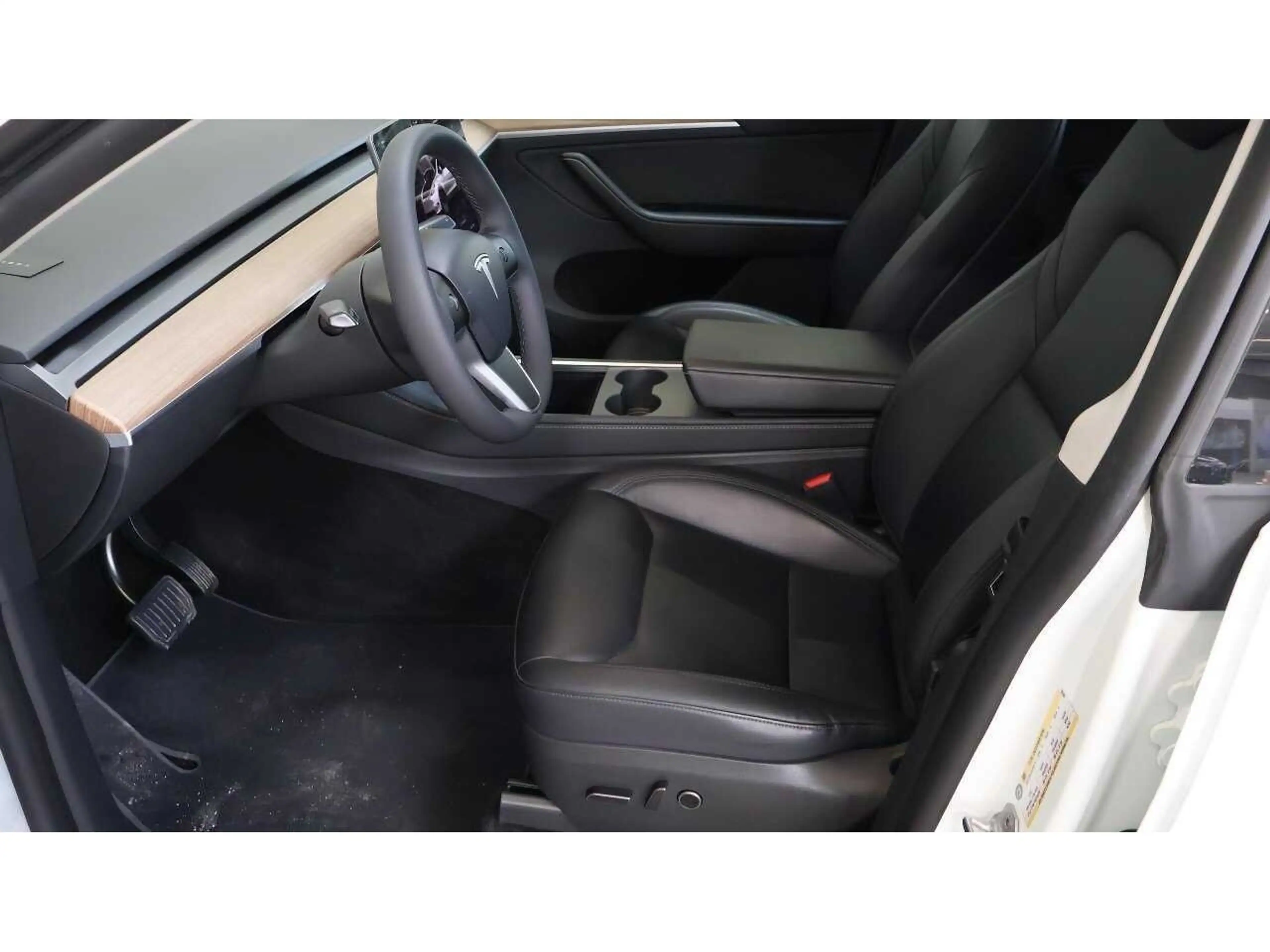 Tesla Model Y Dual Maximale Reichweite Dual AWD Pano — photo 9