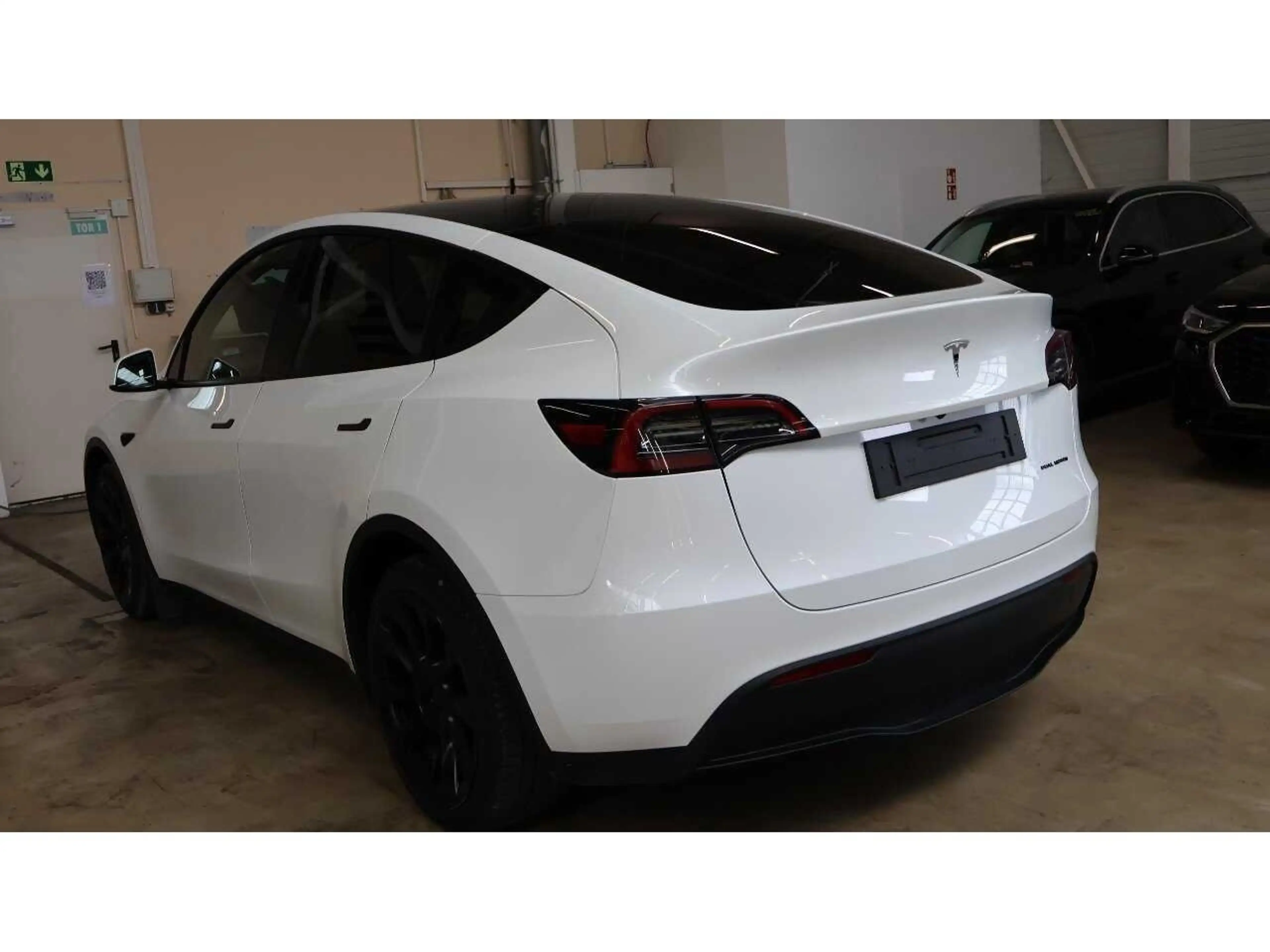 Tesla Model Y Dual Maximale Reichweite Dual AWD Pano — photo 5