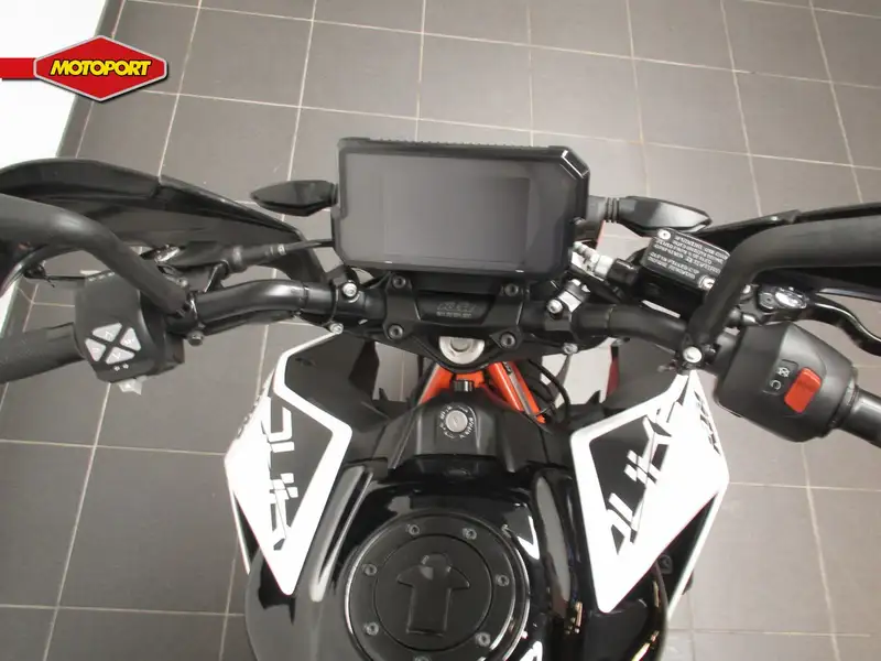 KTM 390 Duke - foto 4