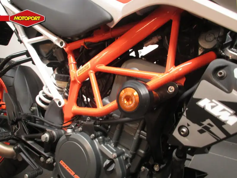 KTM 390 Duke - foto 3