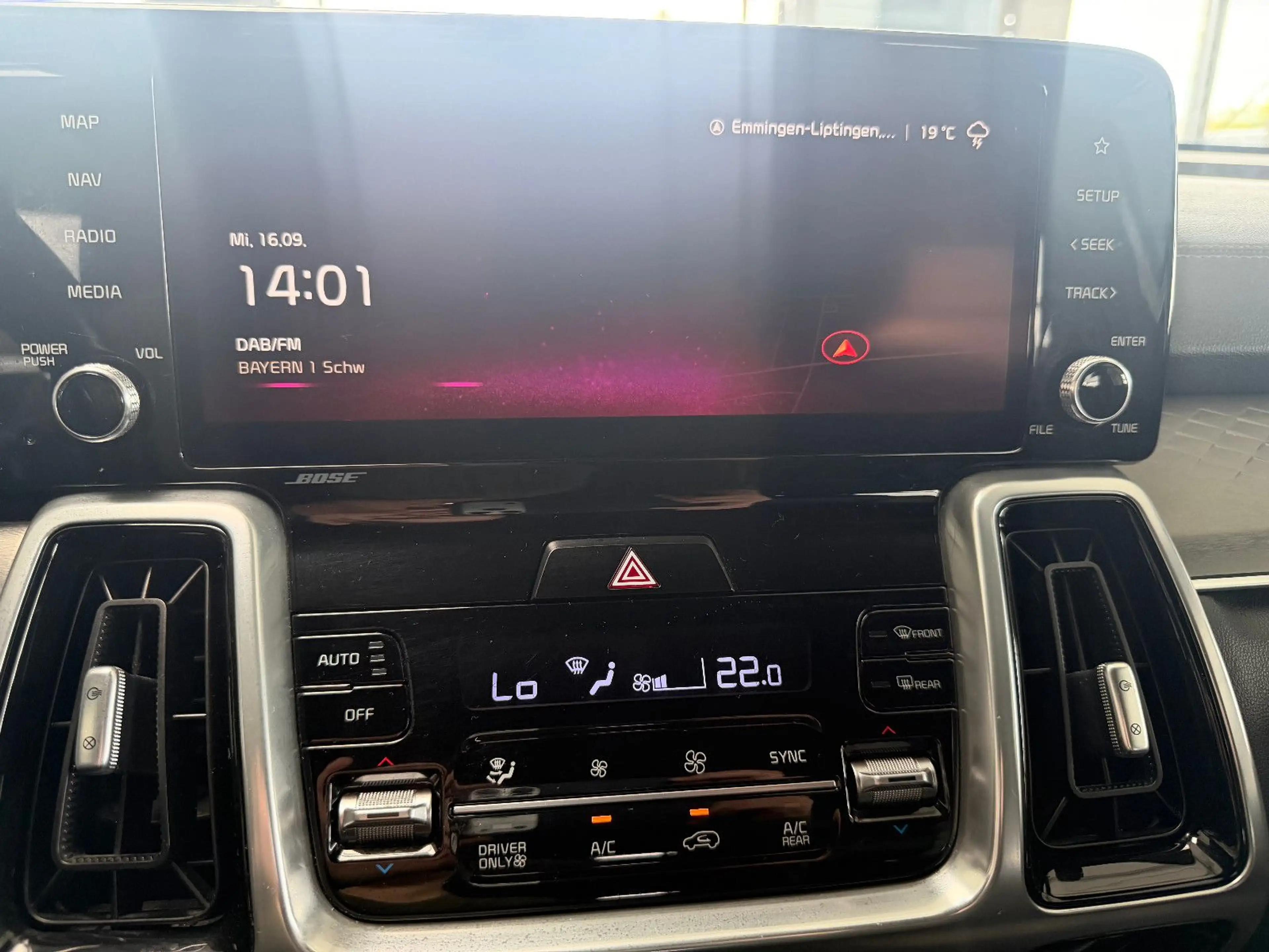 Kia Sorento Platinum 4WD Plug-In Hybrid — photo 8