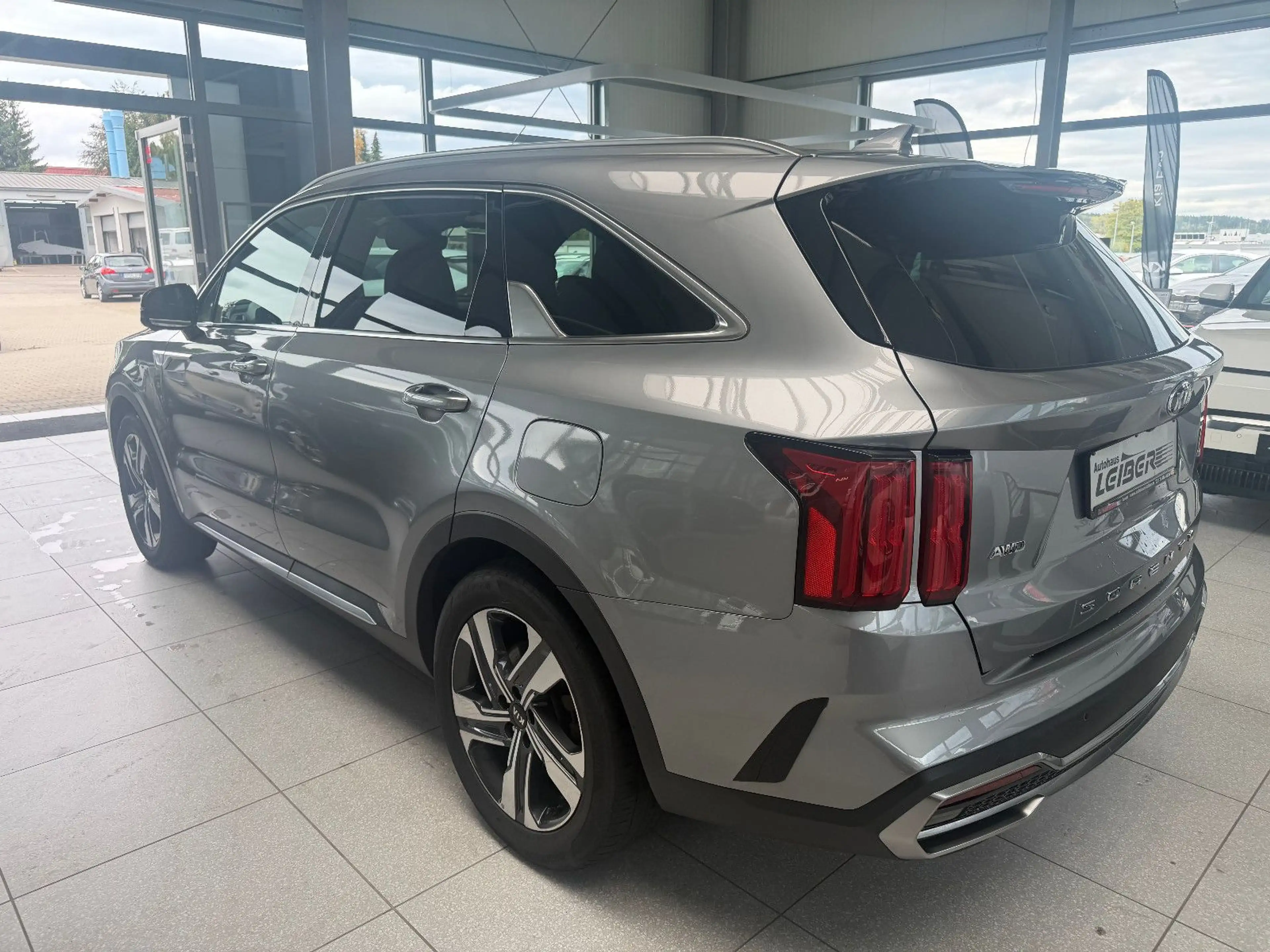 Kia Sorento Platinum 4WD Plug-In Hybrid — photo 10