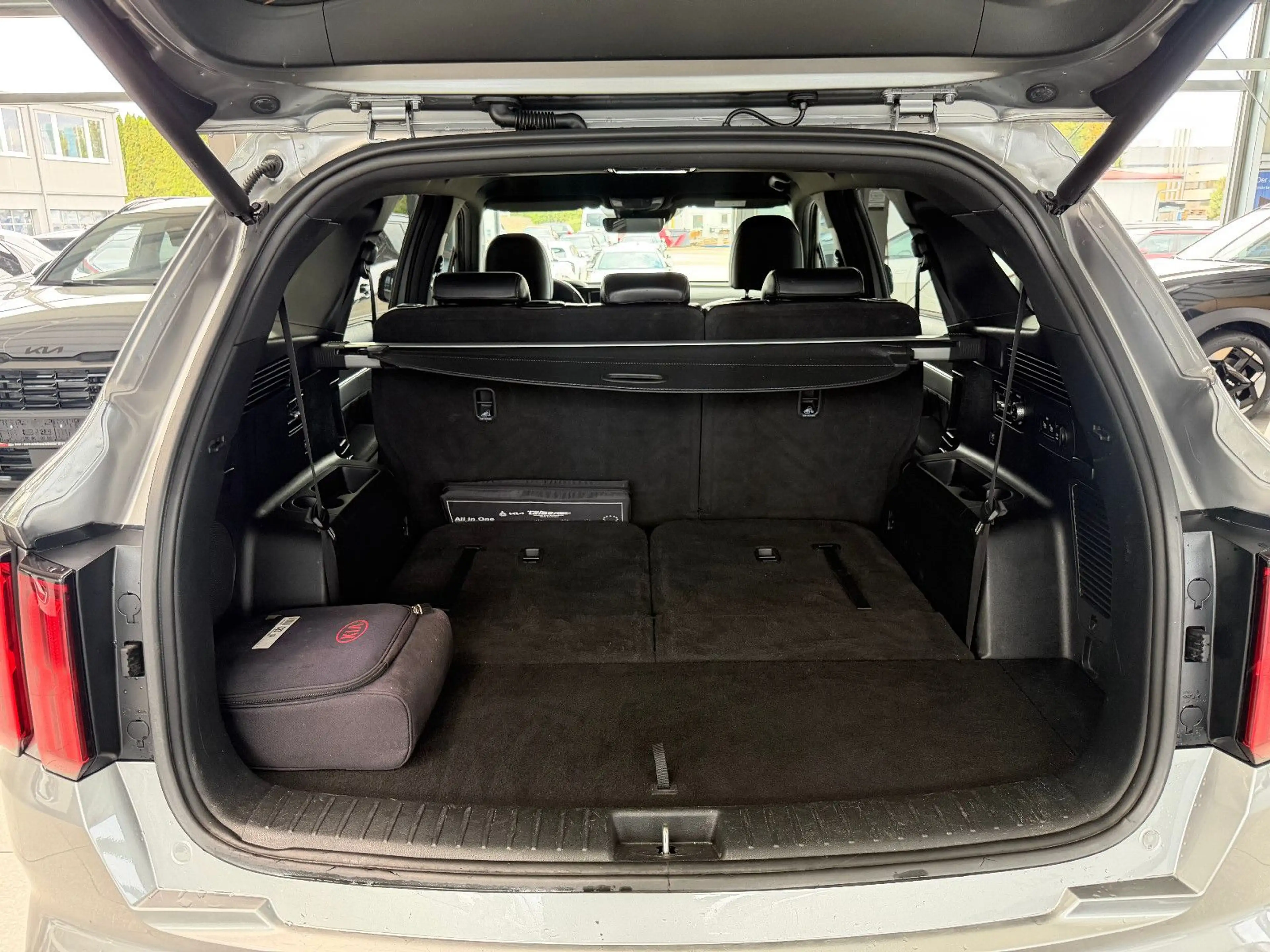 Kia Sorento Platinum 4WD Plug-In Hybrid — photo 12