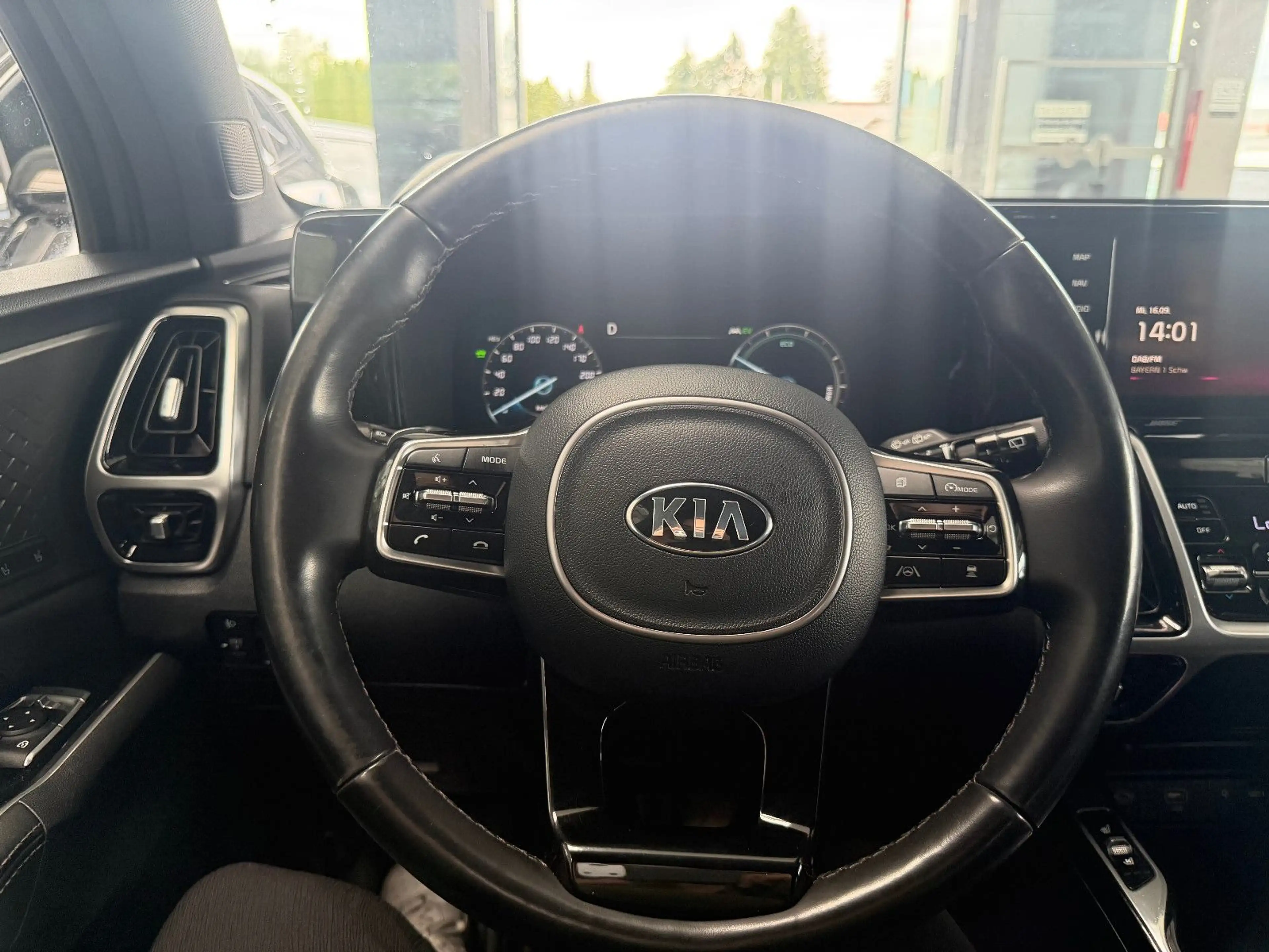 Kia Sorento Platinum 4WD Plug-In Hybrid — photo 5