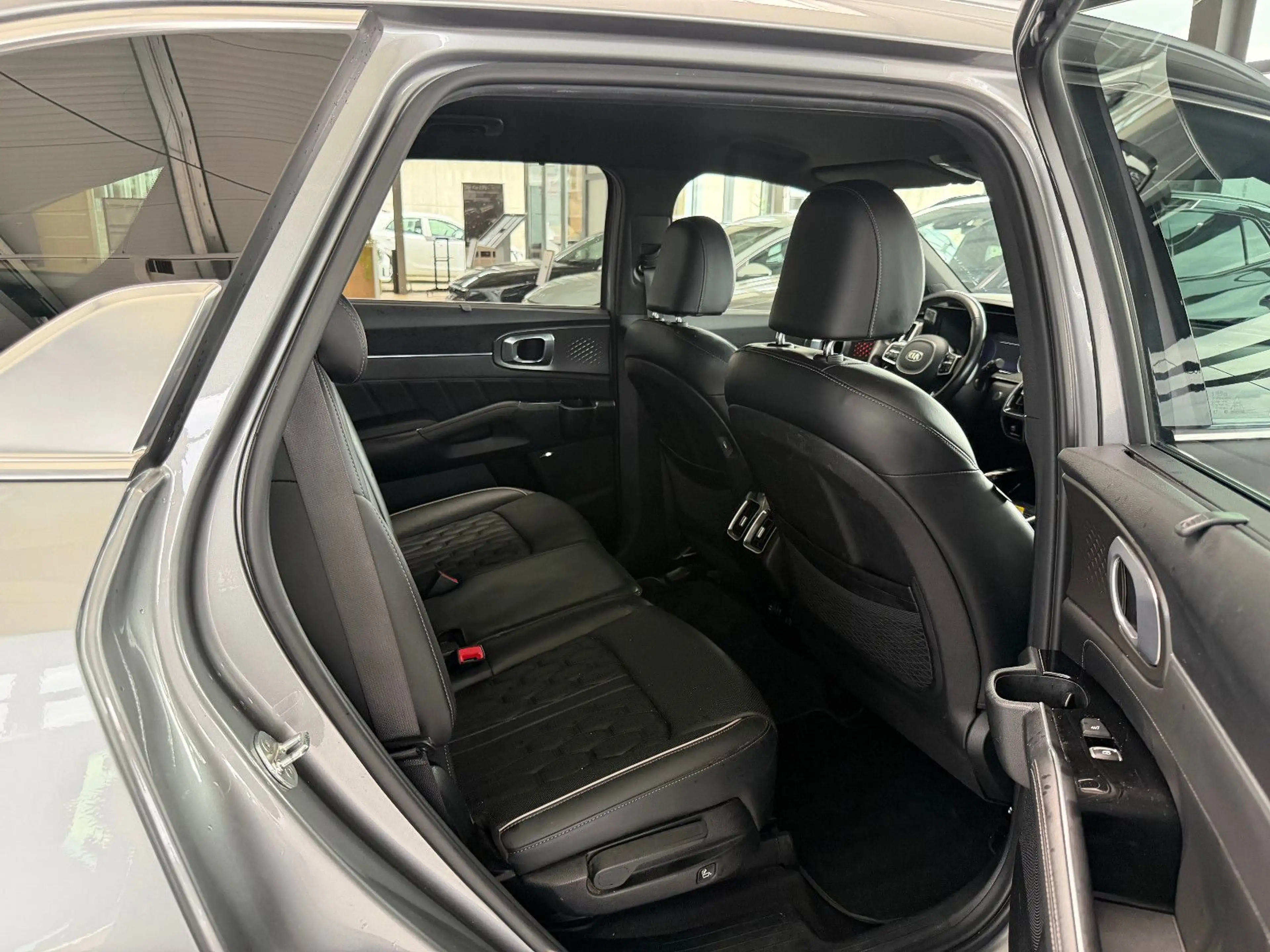 Kia Sorento Platinum 4WD Plug-In Hybrid — photo 15