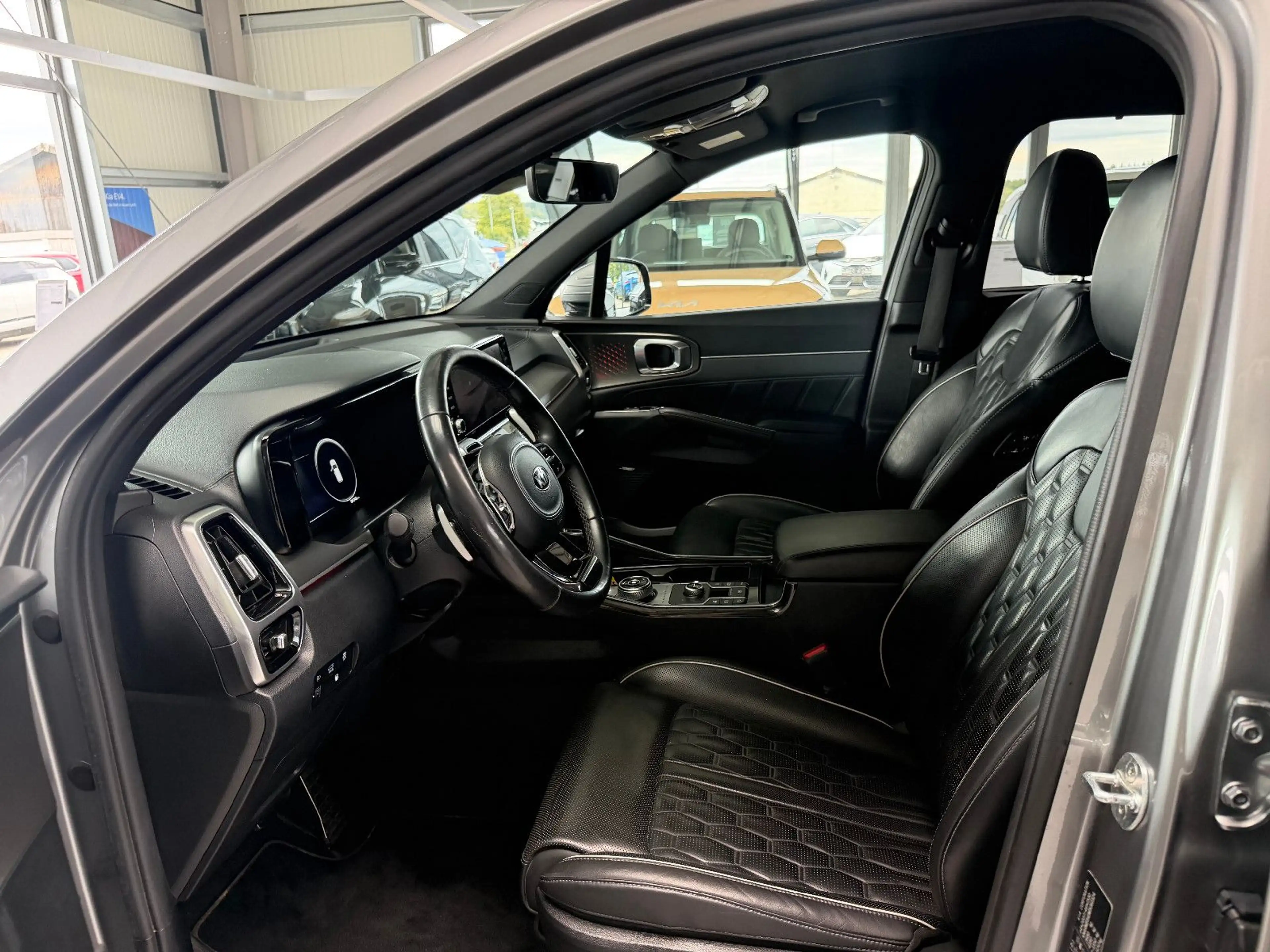Kia Sorento Platinum 4WD Plug-In Hybrid — photo 4