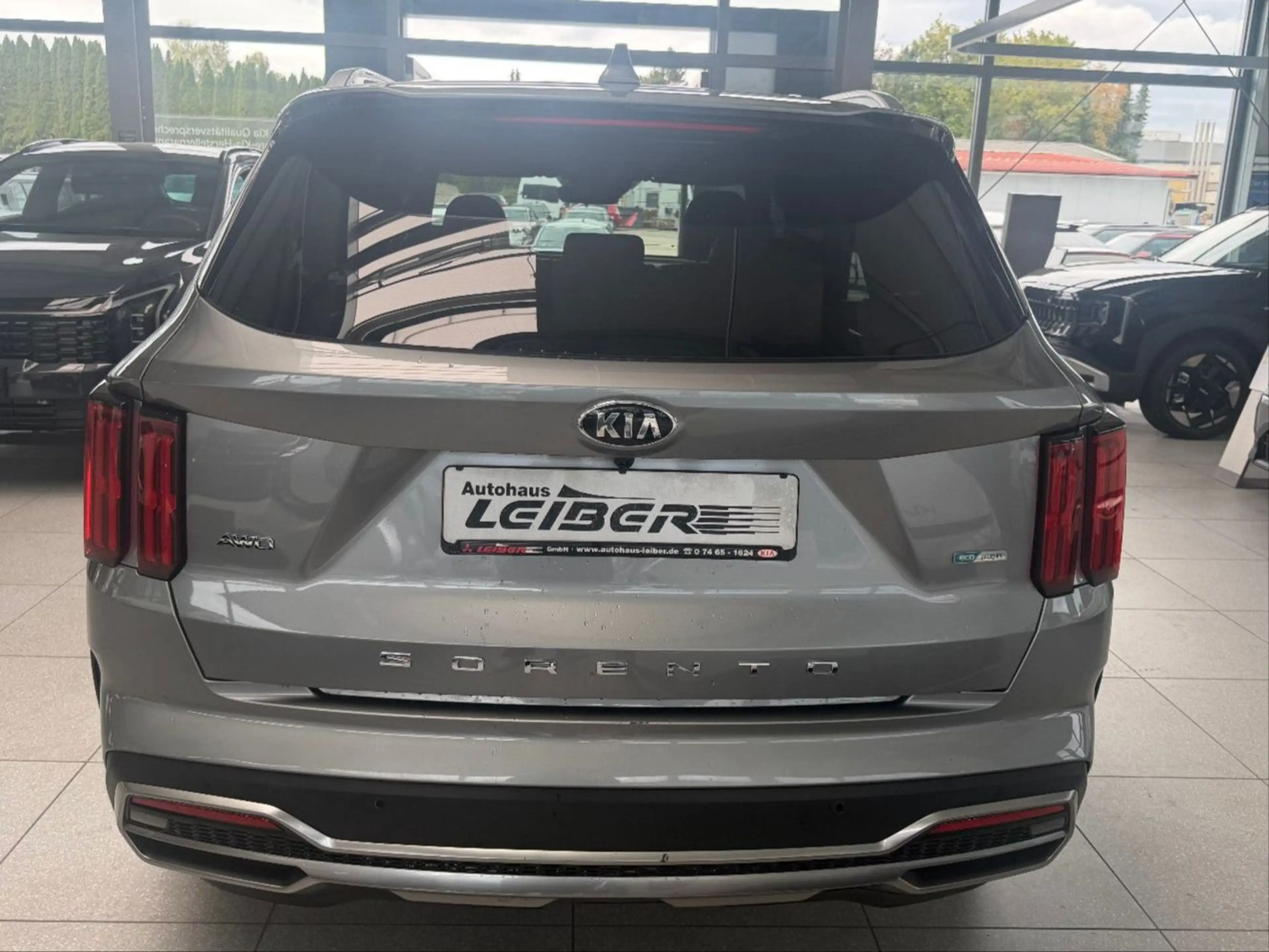 Kia Sorento Platinum 4WD Plug-In Hybrid — photo 11