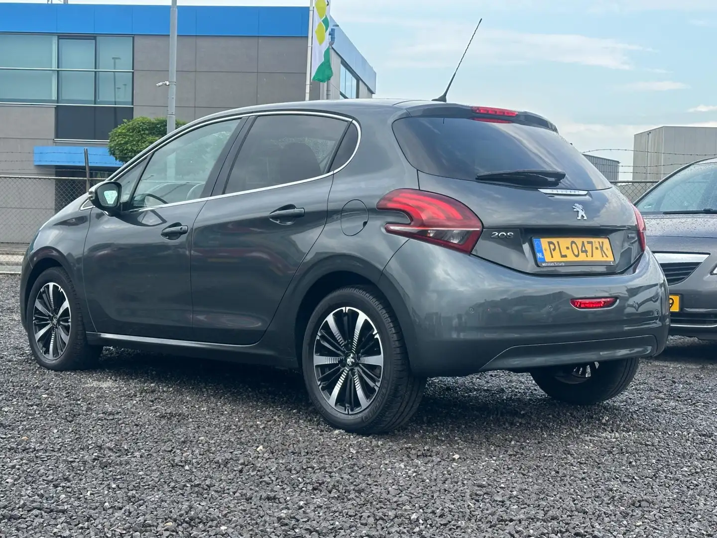 Peugeot 208 1.2 PureTech Allure/NAVI/CAMERA/AUTOMAAT Gris - 2
