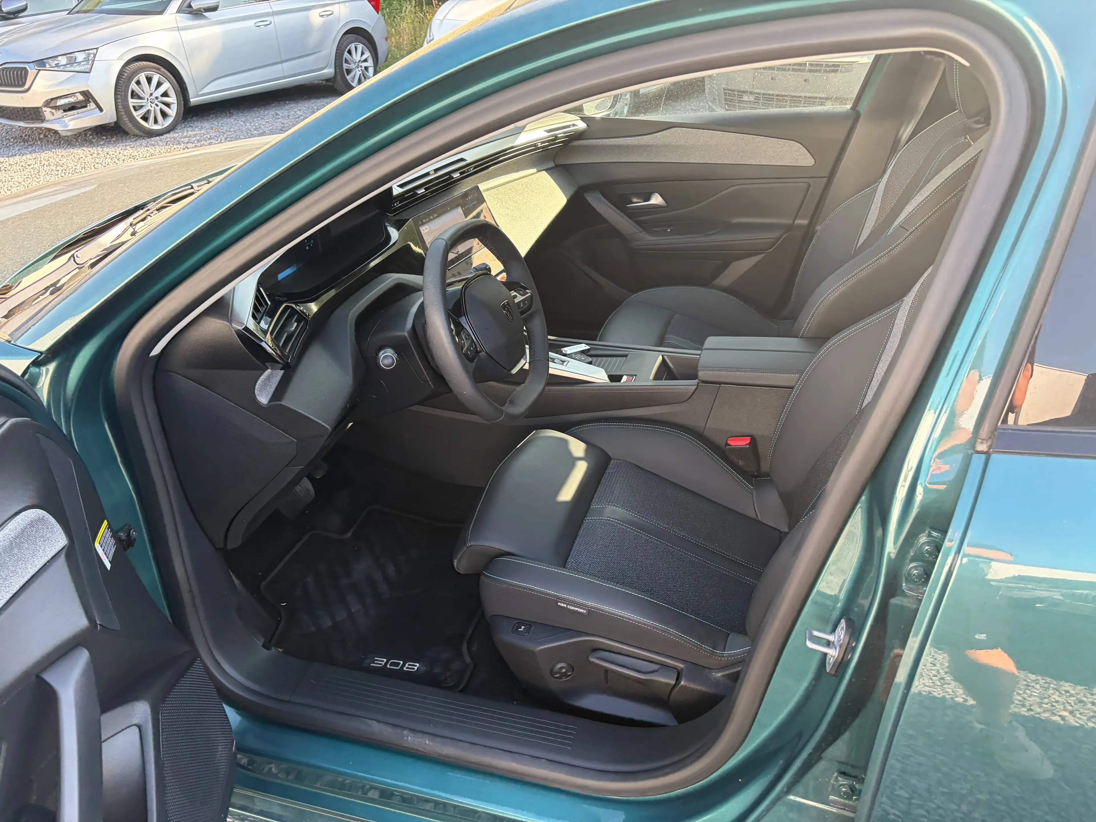 Peugeot 308 SW 1.2 Hybrid Aut Allure /€16.990 netto / Navi / ... — photo 8