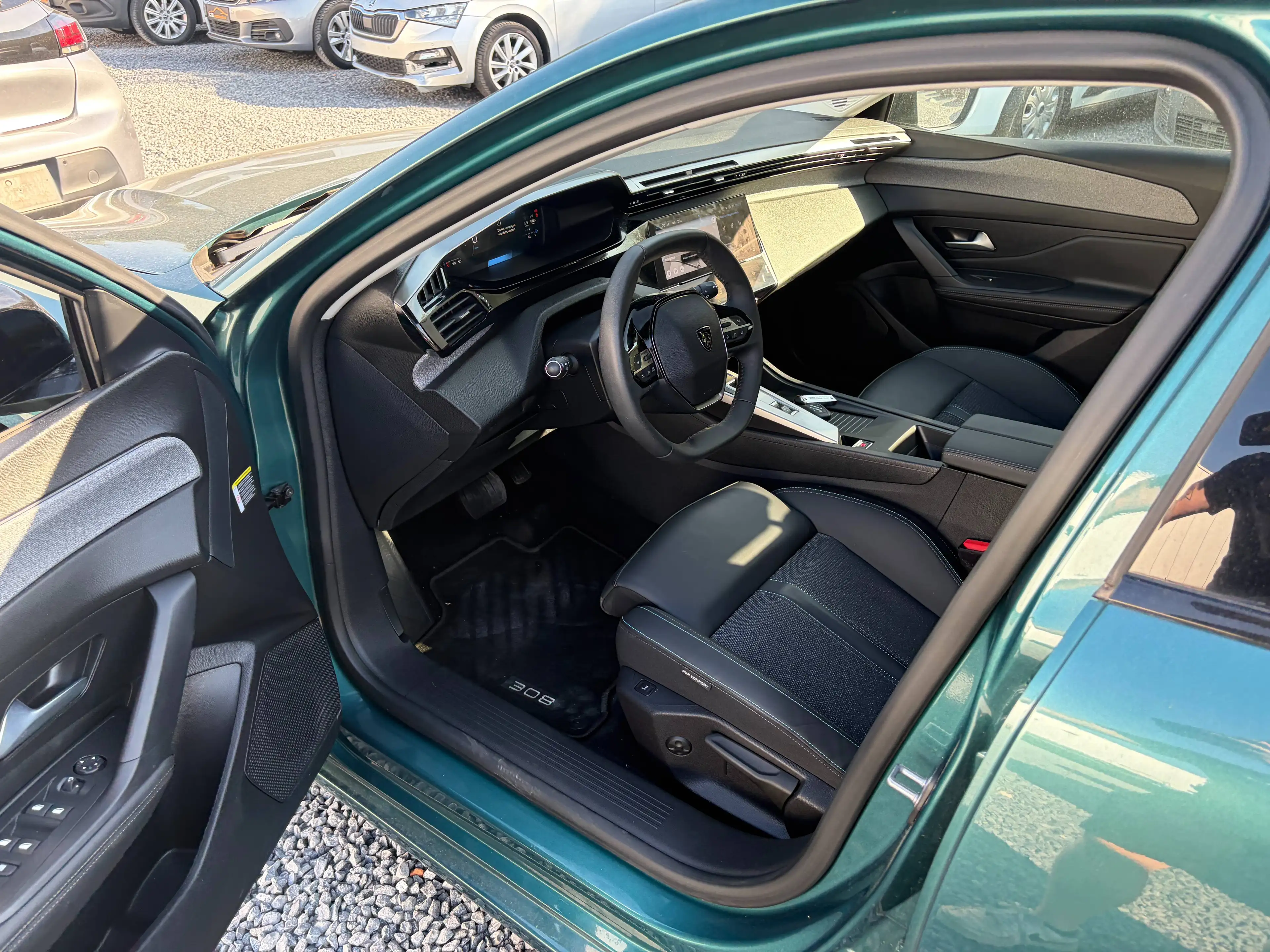 Peugeot 308 SW 1.2 Hybrid Aut Allure /€16.990 netto / Navi / ... — photo 10
