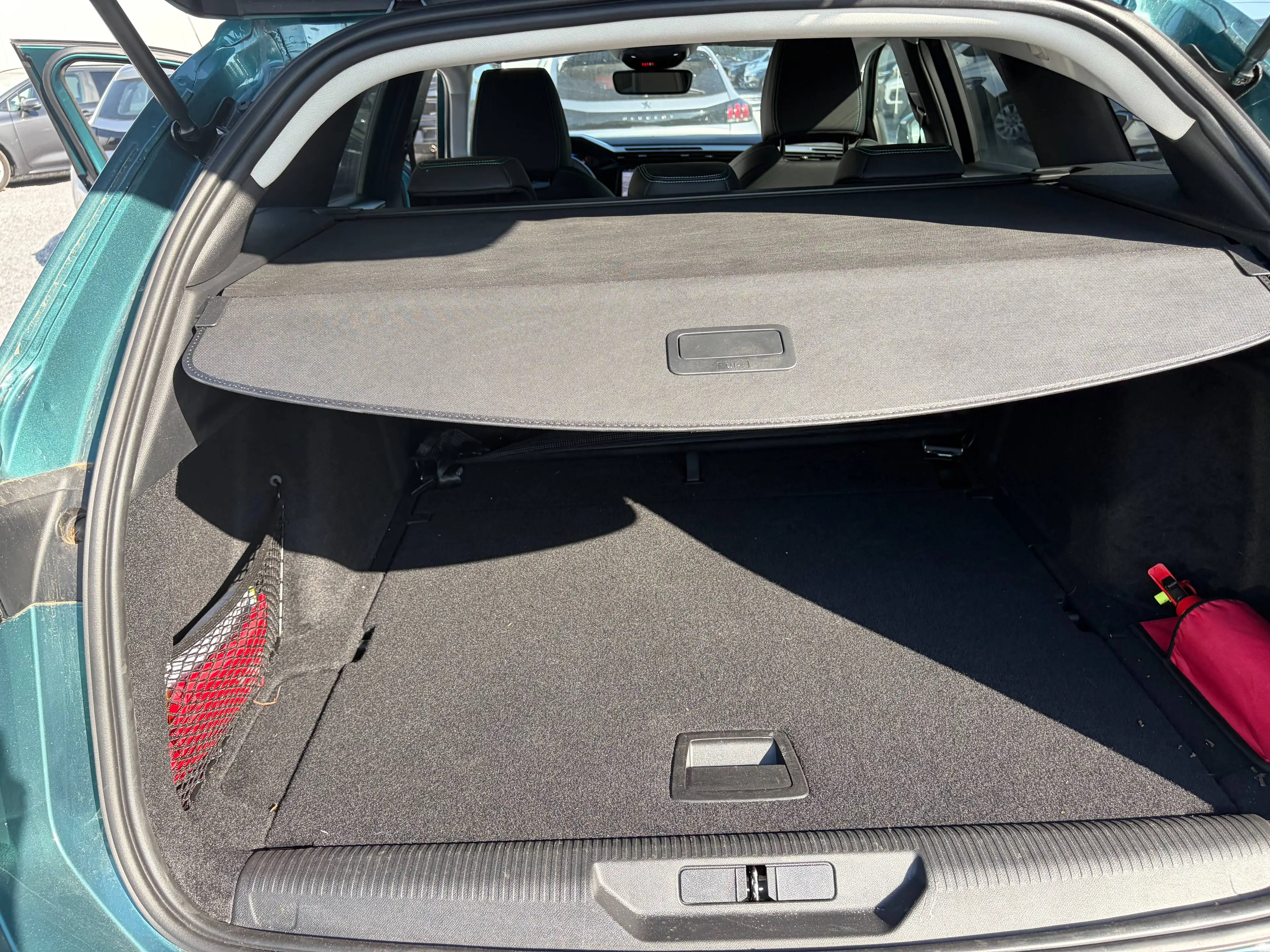 Peugeot 308 SW 1.2 Hybrid Aut Allure /€16.990 netto / Navi / ... — photo 12
