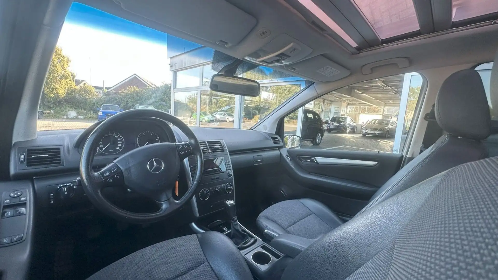 Mercedes-Benz A 180 CDI Edition 10*LEDER*KLIMA*ALU* Silber - 2