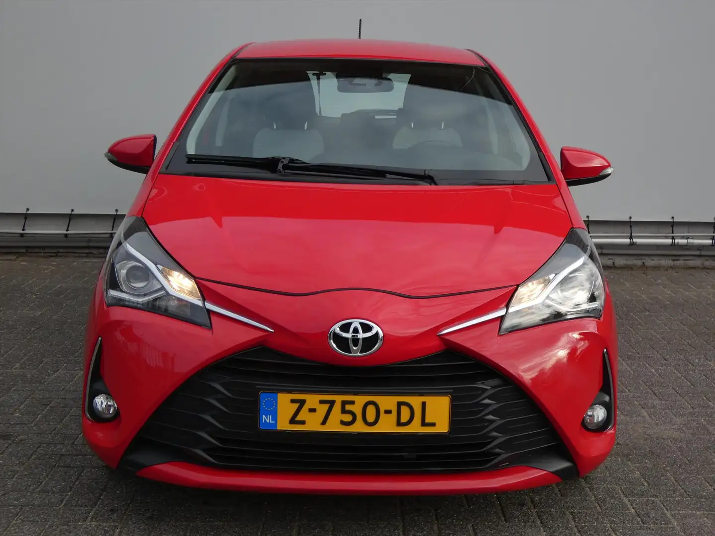 Toyota Yaris 1.5 VVT-i 111pk 5D CVT Dynamic / 64.000 !!! Rouge - 2