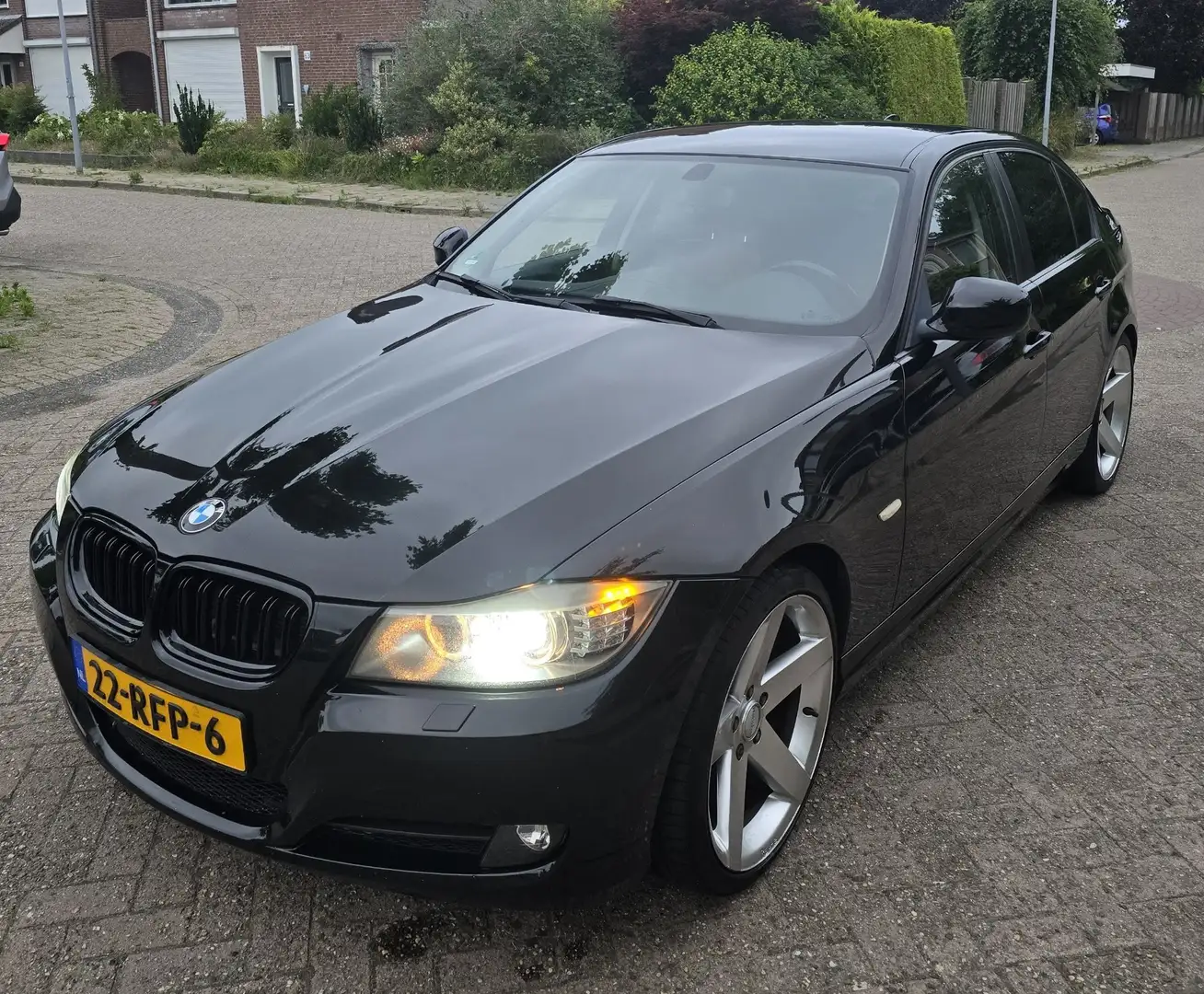 BMW 318 Corp.L.Lux Line Zwart - 1