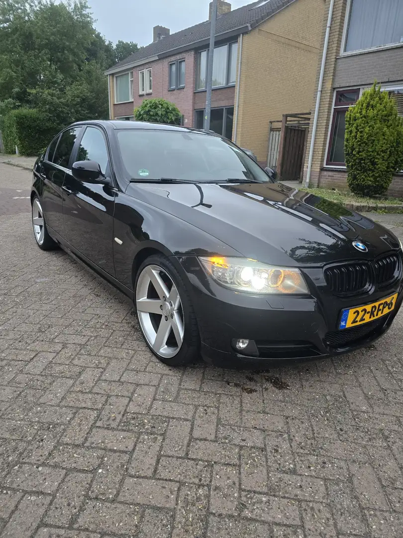 BMW 318 Corp.L.Lux Line Zwart - 2