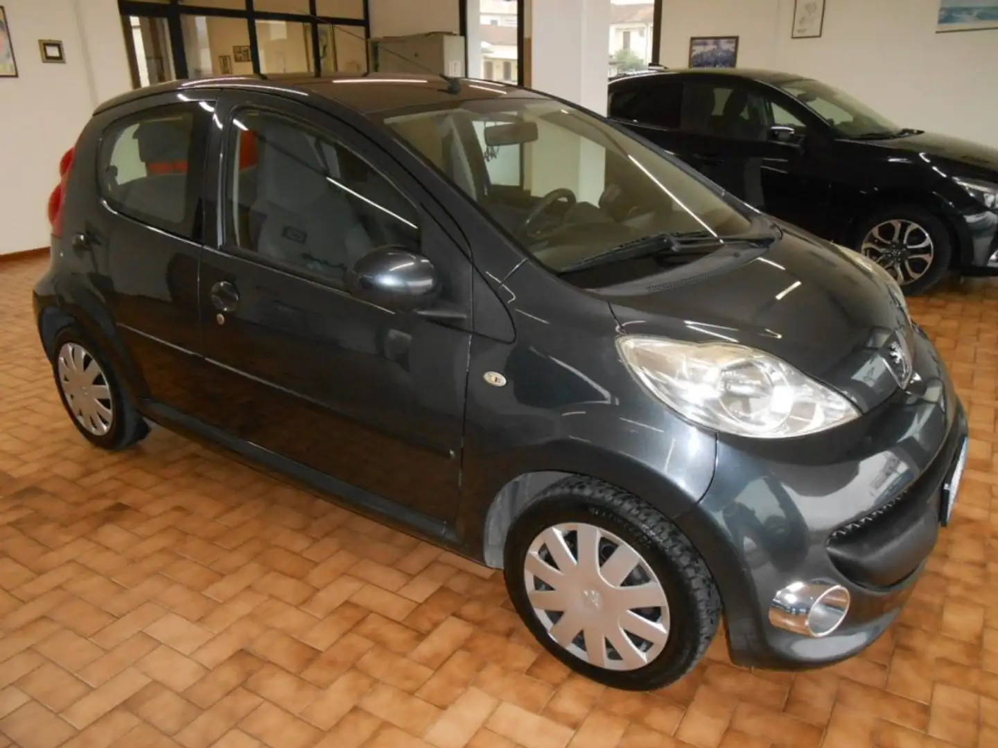 Peugeot 107 1.0 5p. Motore revisionato Grau - 2