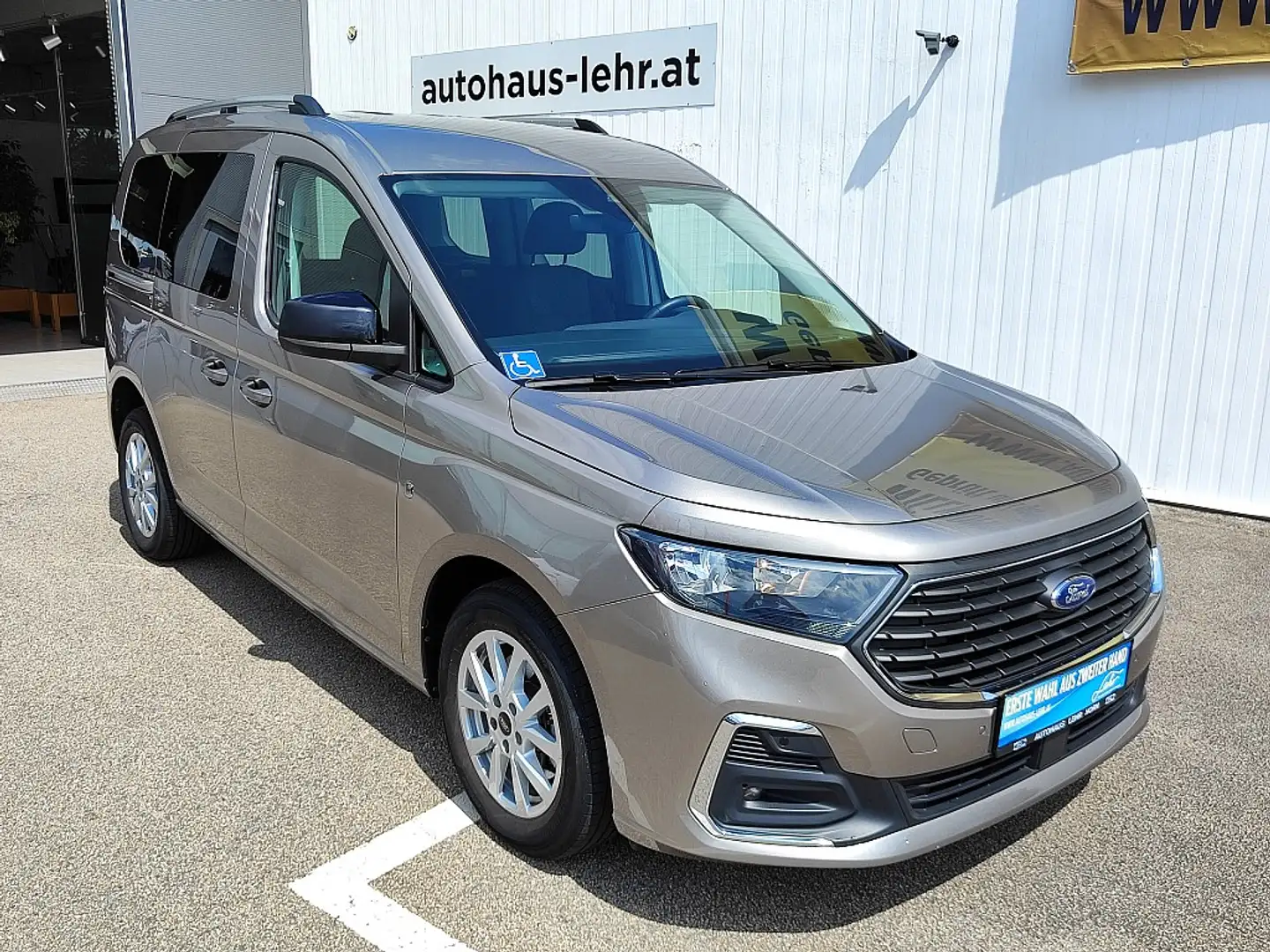 Ford Tourneo Connect 2,0 EcoBlue L1 Titanium **Rollstuhlumbau** Ezüst - 1