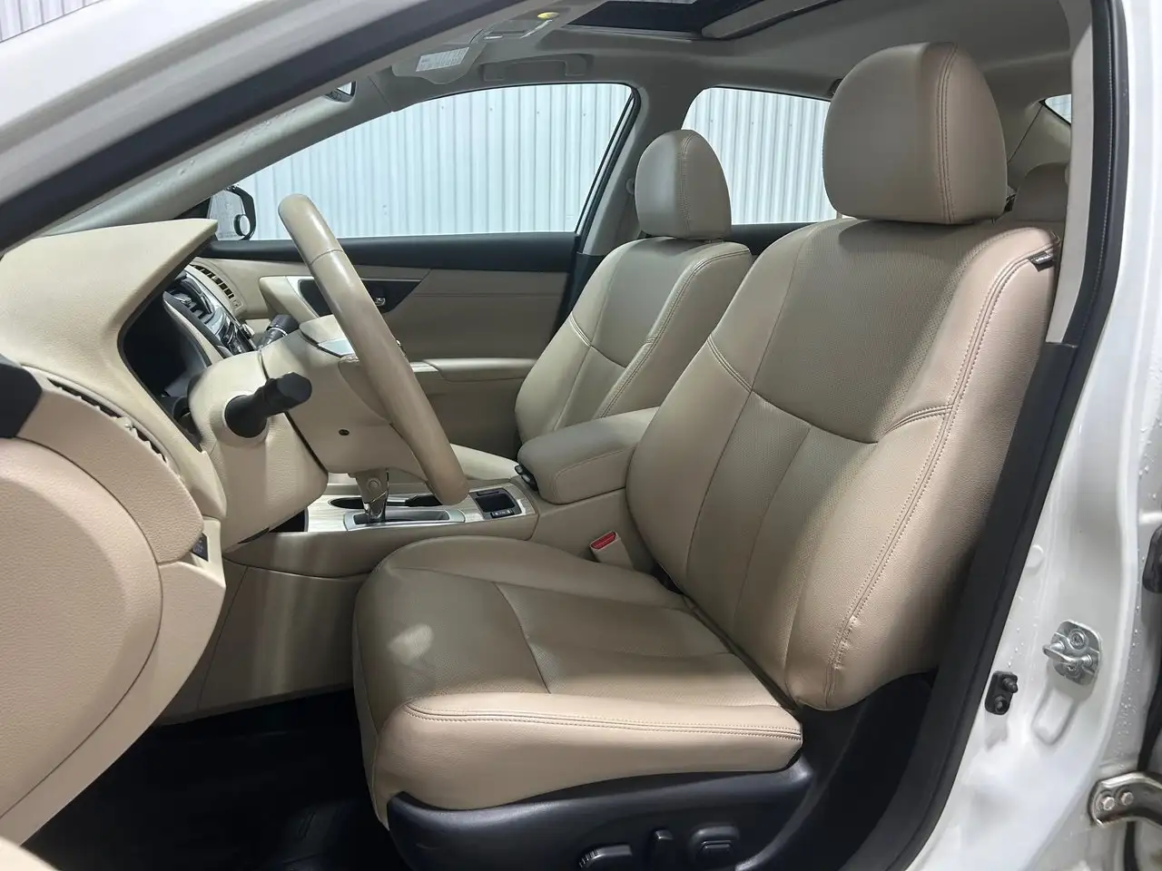 Nissan Altima снимка Nissan Altima