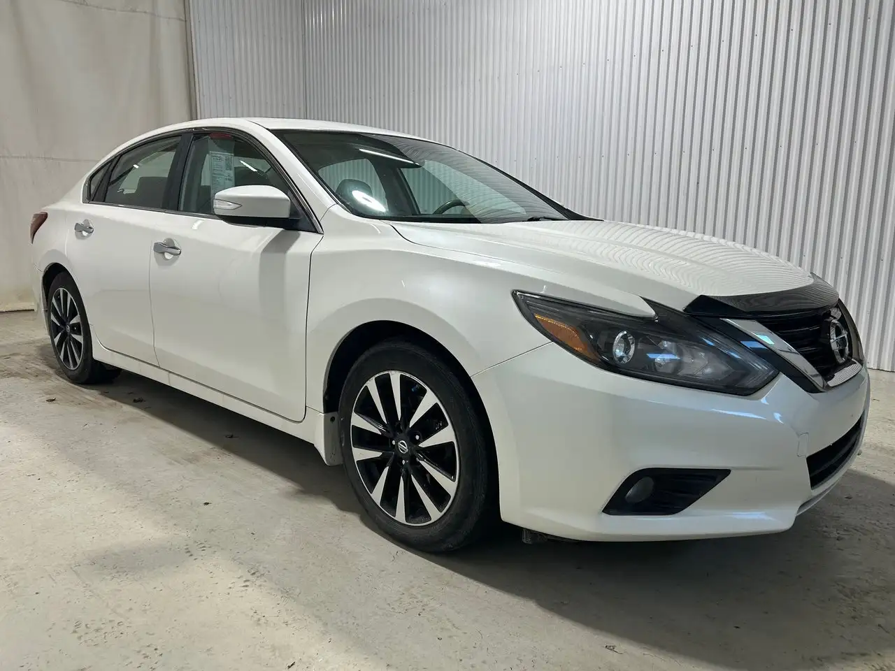 Nissan Altima снимка Nissan Altima