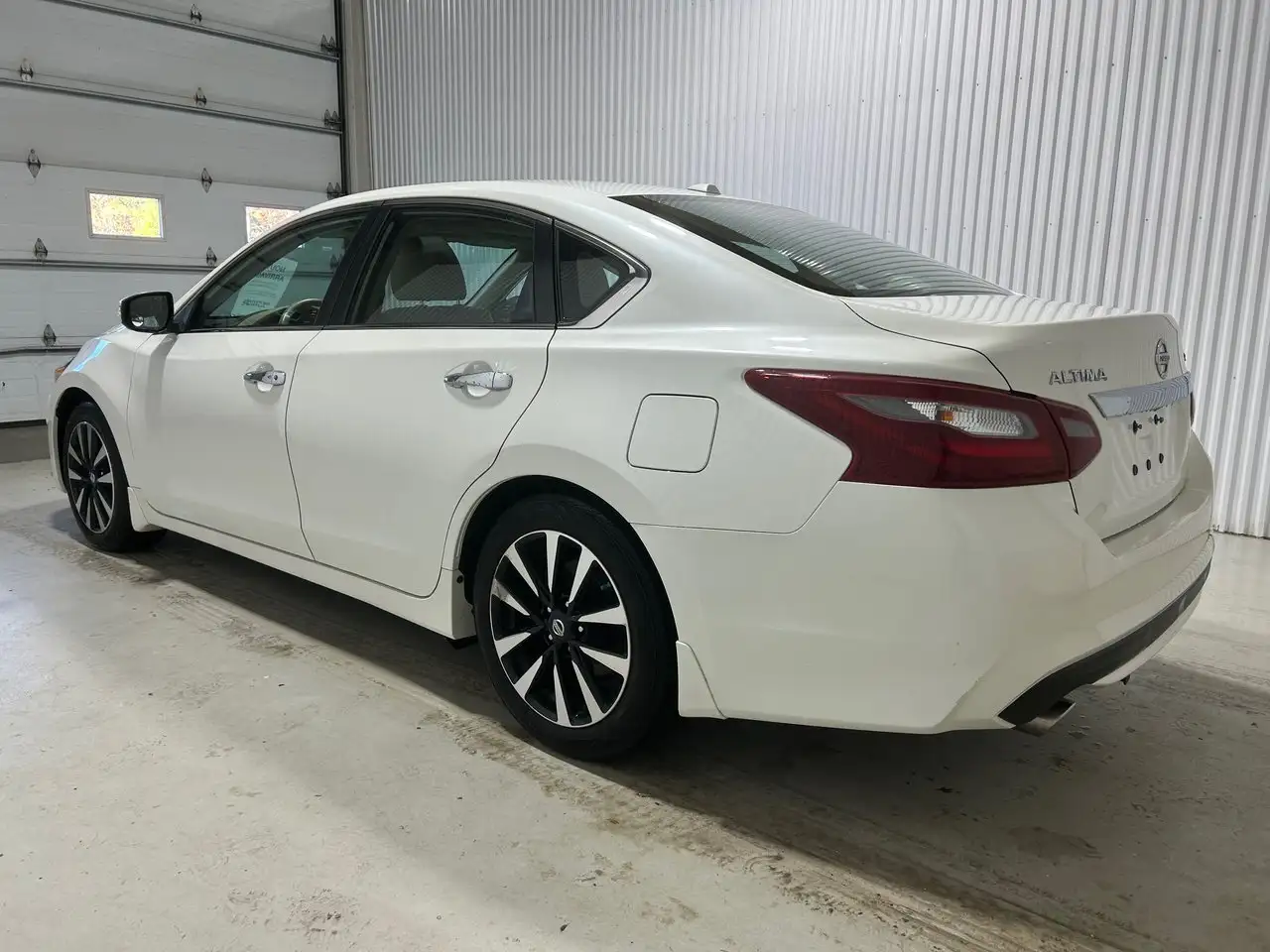Nissan Altima снимка Nissan Altima