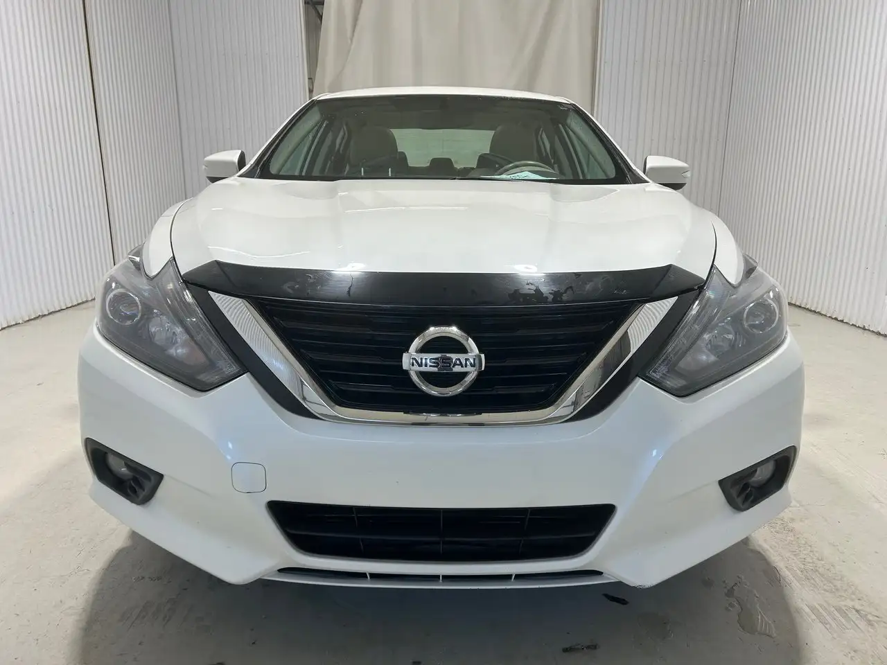 Nissan Altima снимка Nissan Altima