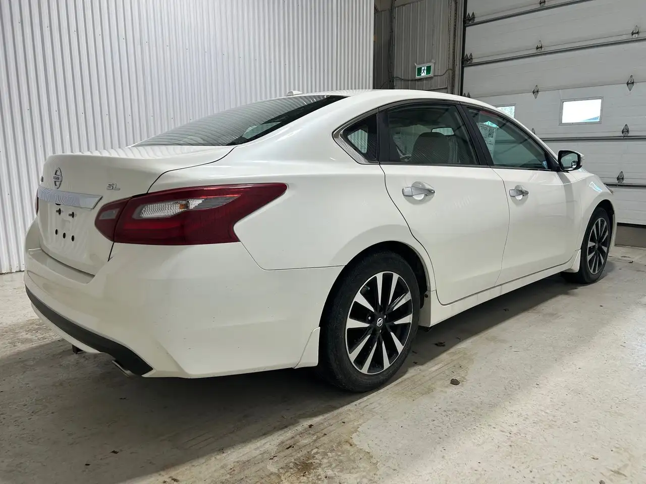 Nissan Altima снимка Nissan Altima
