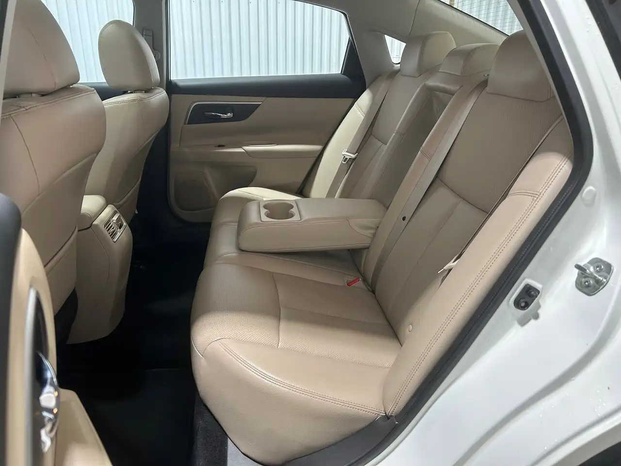 Nissan Altima снимка Nissan Altima