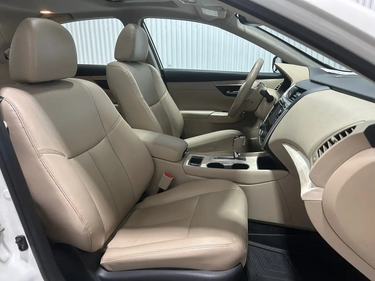 Nissan Altima снимка Nissan Altima