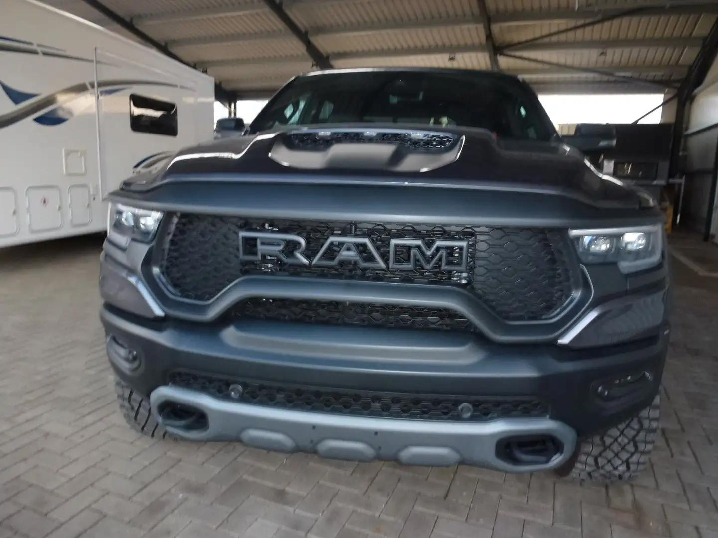 Dodge RAM Crew Cab TRX 2024 Supercharged Carbon Grau - 2