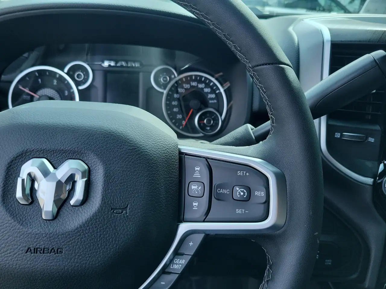 RAM 3500 снимка RAM 3500
