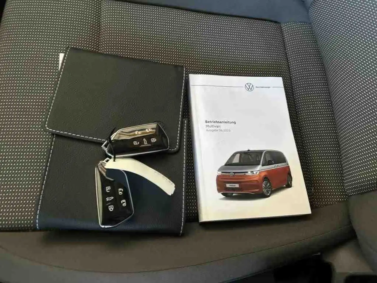 Volkswagen T7 Multivan Edition *18Zoll*DCC*EasyOpen*TISCH*Traveller*Kamer 6