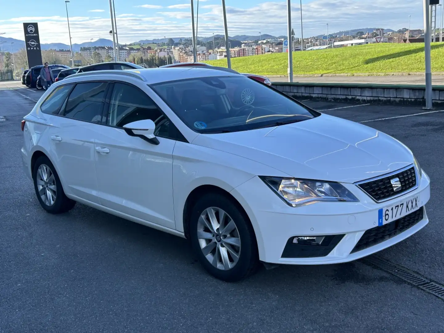 SEAT Leon 1.5 TGI GNC S&S FR Fast Edition Plus 130 bijela - 2