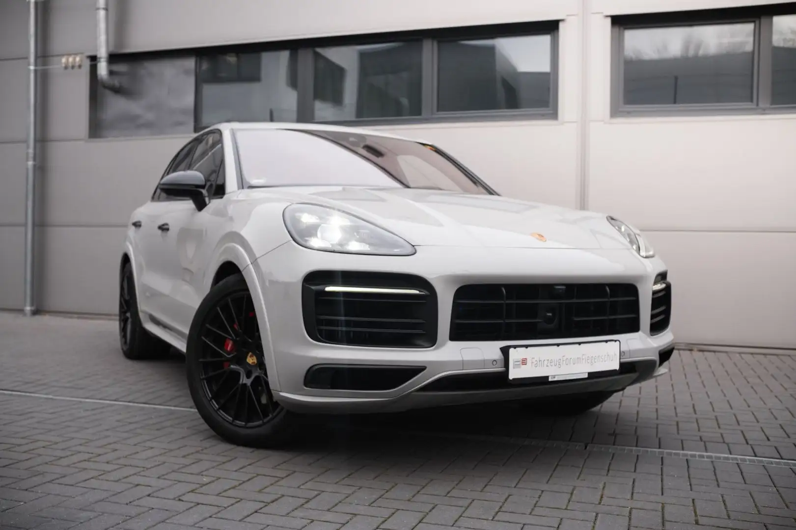 Porsche Cayenne GTS-PASM-LED-Inno-360-HUD-BOSE Grau - 2