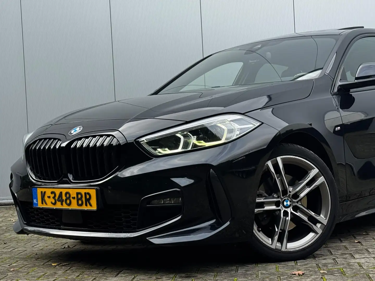 BMW 118 1-serie 118i M SPORT EXECUTIVE EDITION VIRTUAL PAN Zwart - 2