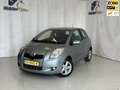 Toyota Yaris 1.3 VVTi Luna MMT|AUTOMAAT|NAP|2E EIG|PARK SENS|AI Grijs - thumbnail 1