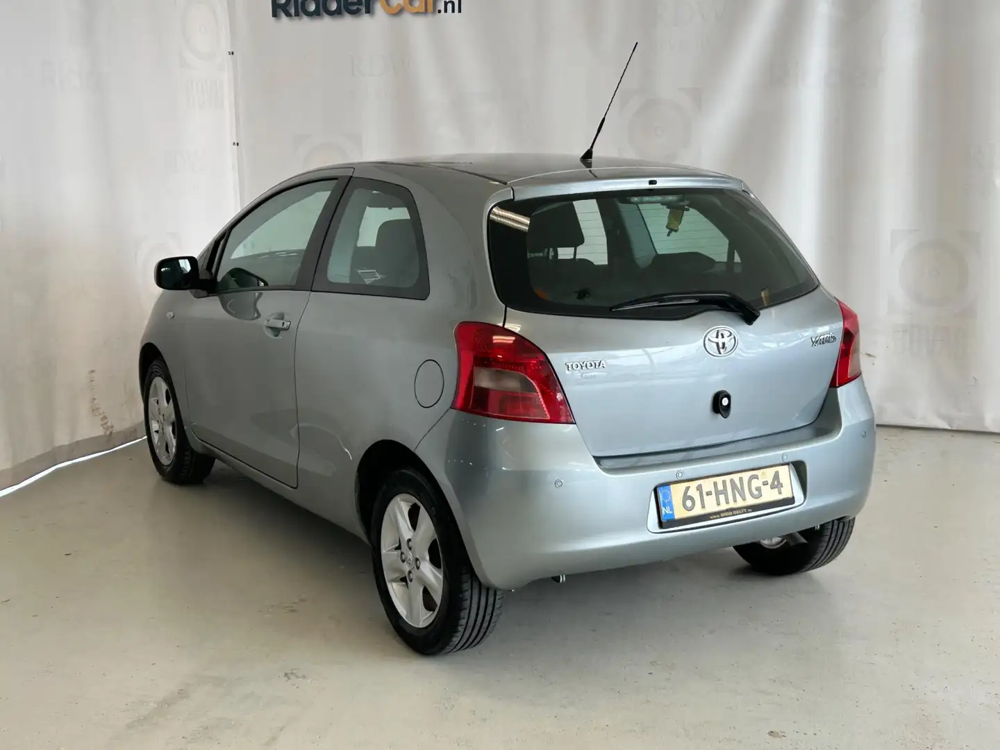 Toyota Yaris 1.3 VVTi Luna MMT|AUTOMAAT|NAP|2E EIG|PARK SENS|AI Grijs - 2