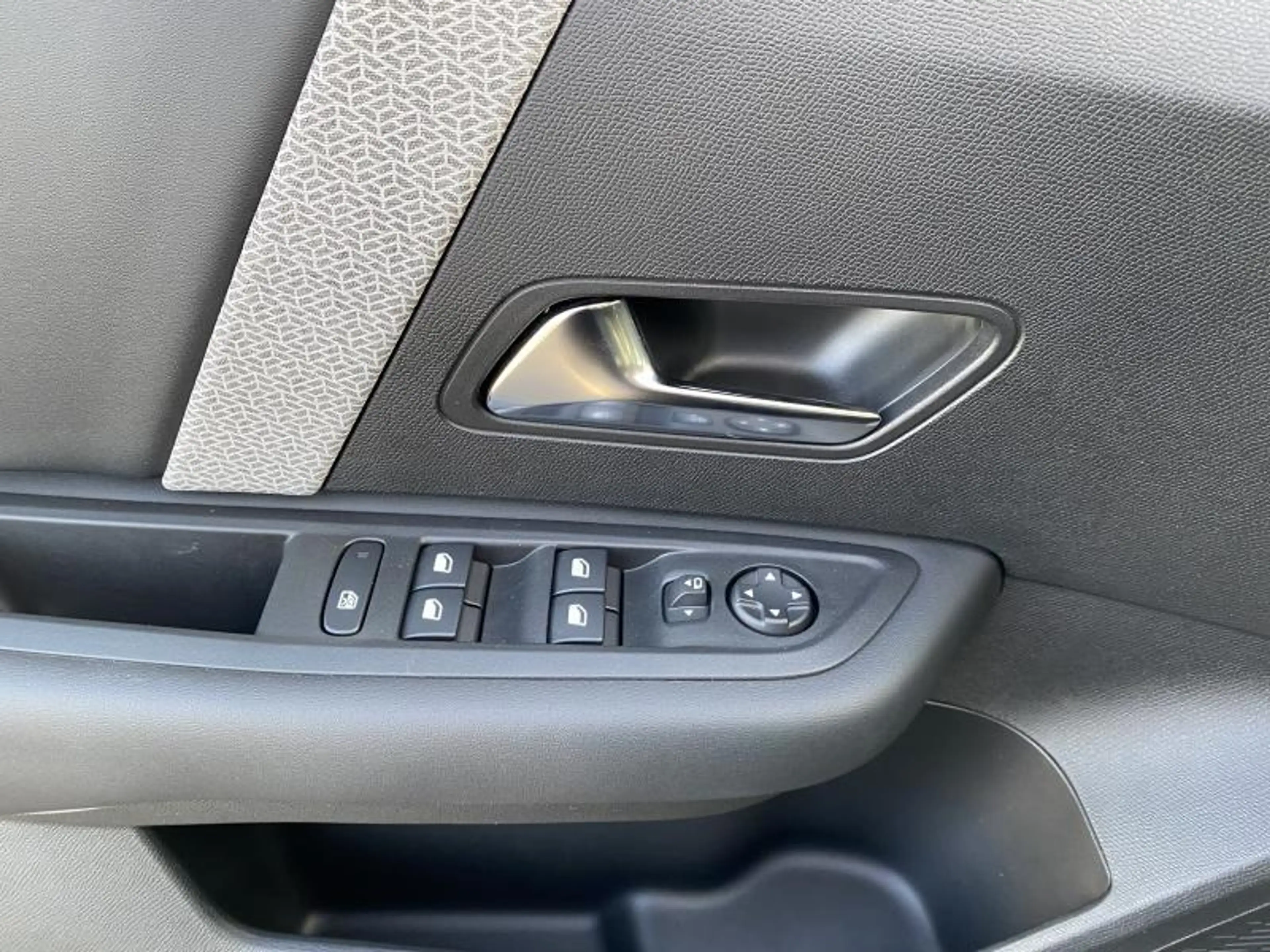 Citroen C4 SHINE — photo 13