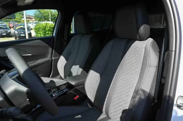 Peugeot 2008 view 14