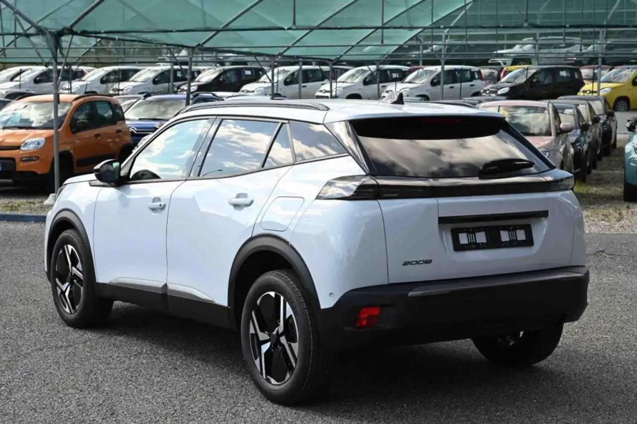 Peugeot 2008 PureTech 100 S&S Allure 7