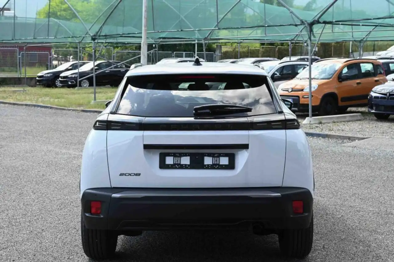 Peugeot 2008 PureTech 100 S&S Allure 6