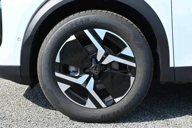 Peugeot 2008 view 10