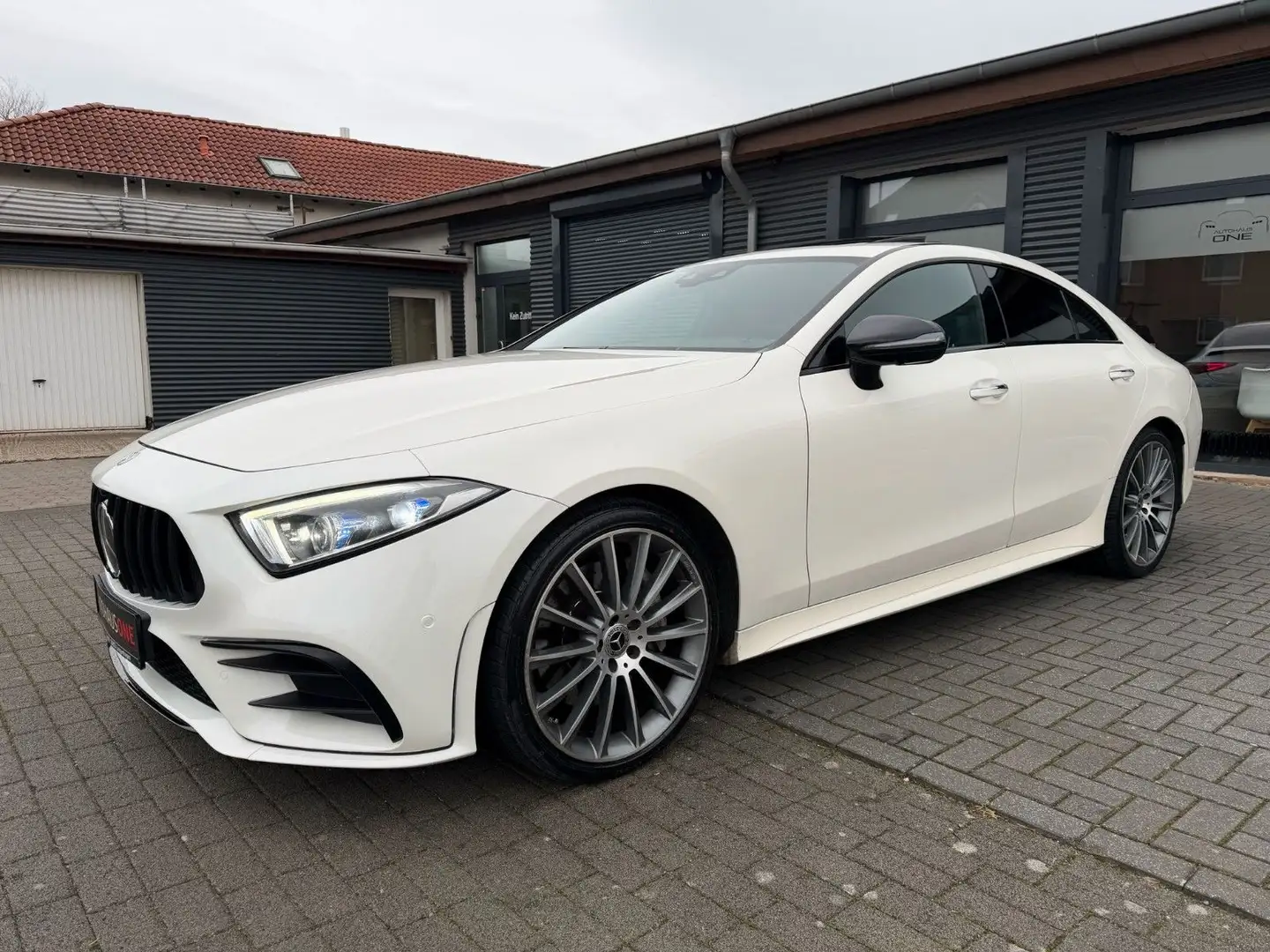 Mercedes-Benz CLS 400 d 4Matic AMG/SHD/MEMORY/BURMESTER Bílá - 2