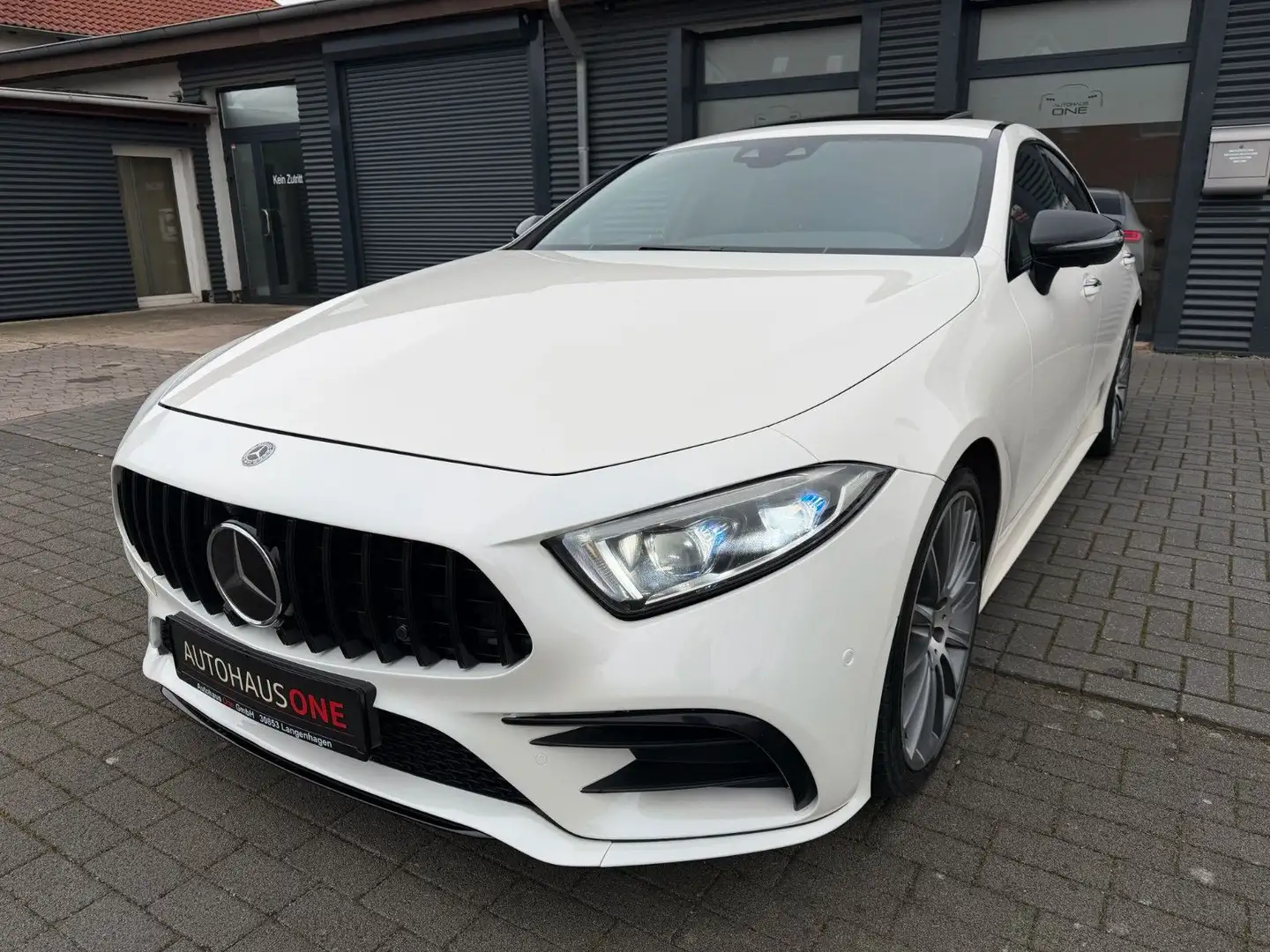 Mercedes-Benz CLS 400 d 4Matic AMG/SHD/MEMORY/BURMESTER Bílá - 1