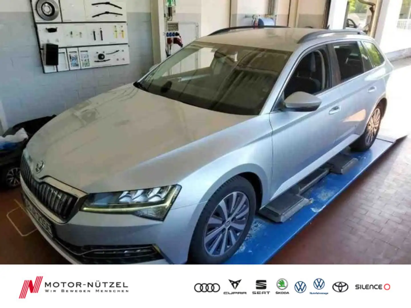 Skoda Superb Combi iV AMBITION LED+NAVI+AHK+STDHZG+VC Silber - 1